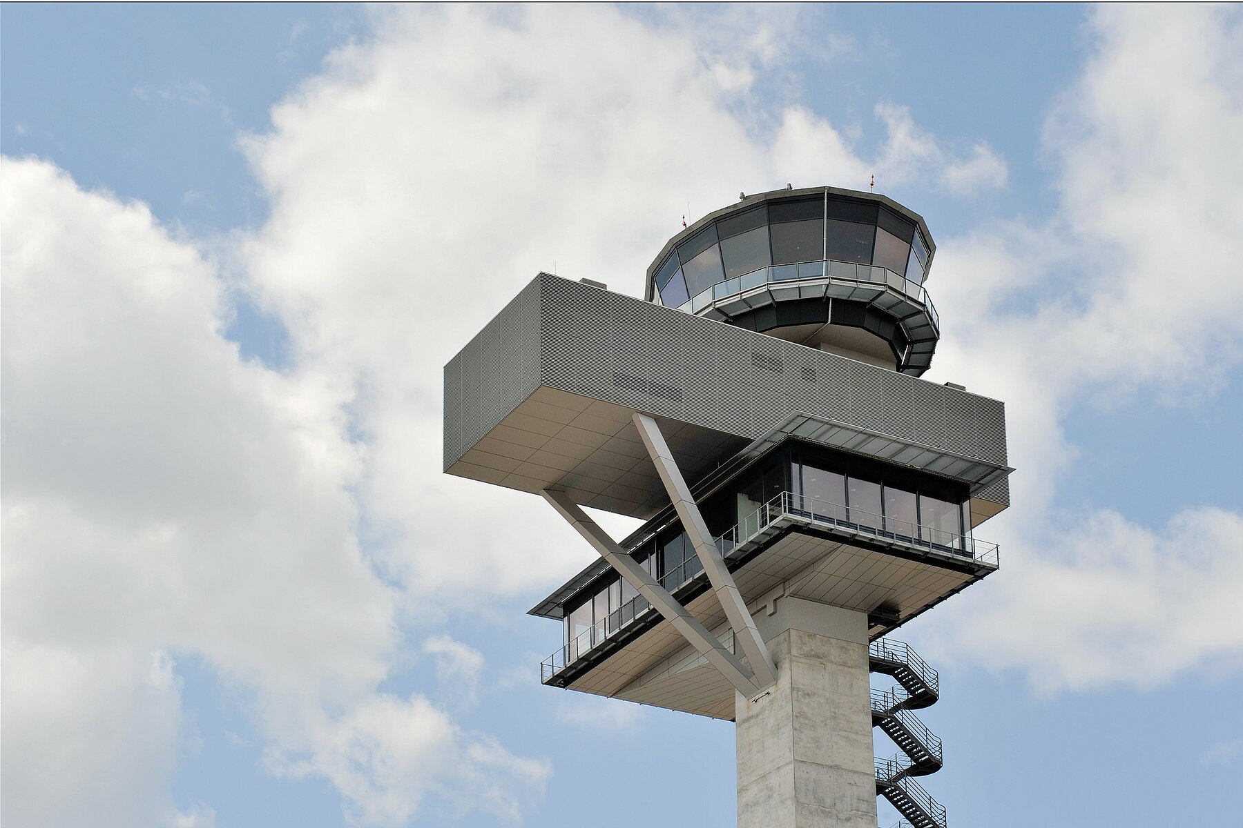 Tower Flughafen BER